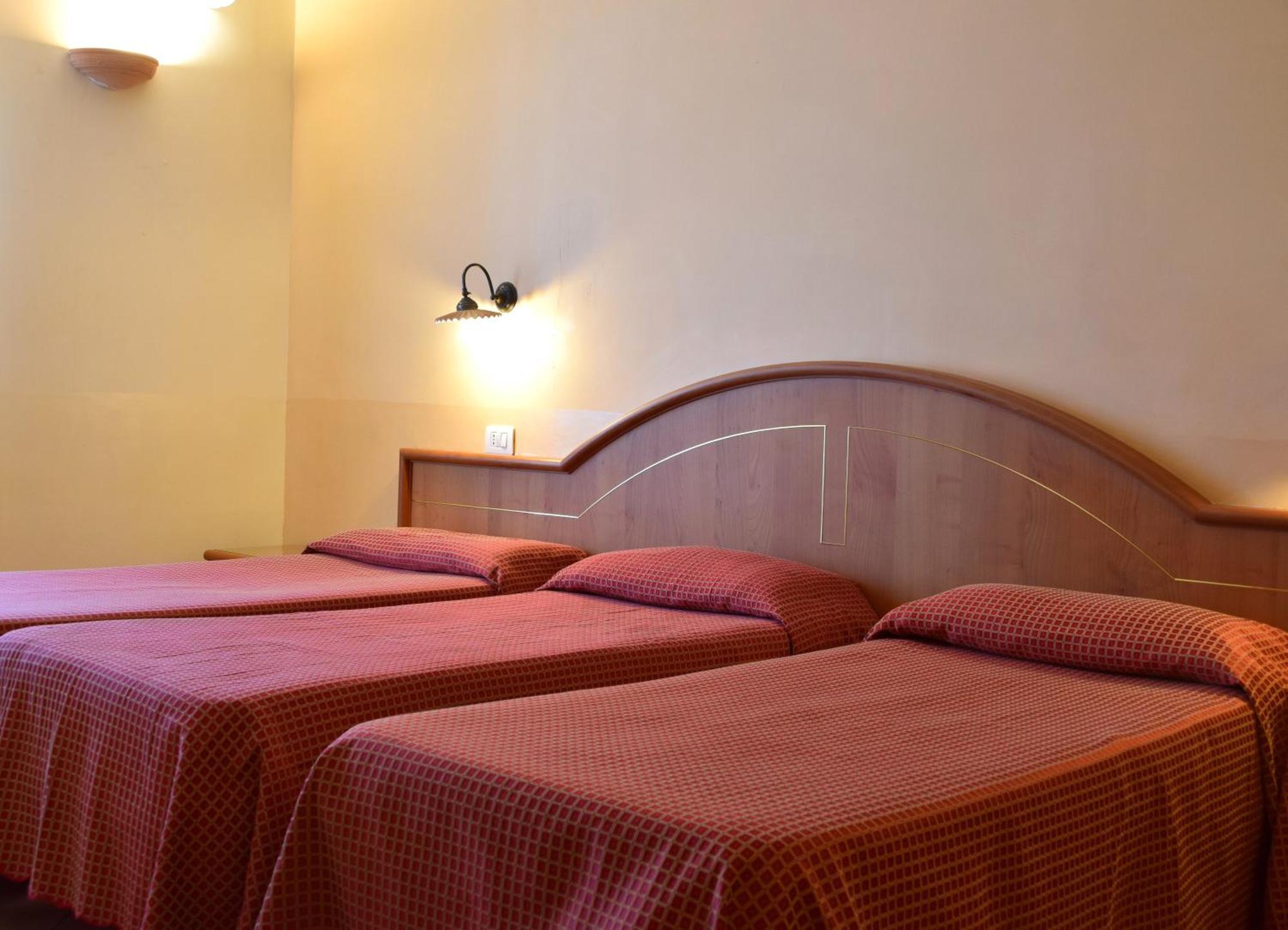 Hotel Ristorante Benigni Campagnano Di Roma Exterior photo